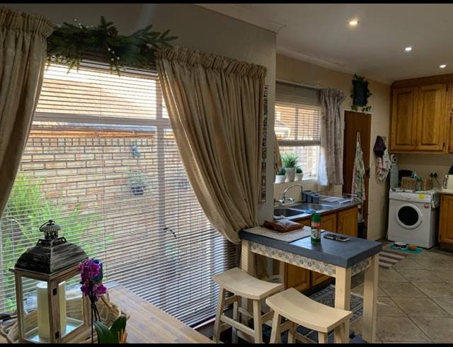 3 BEDROOM TOWNHOUSE FOR SALE IN VANDERBIJLPARK SW 5